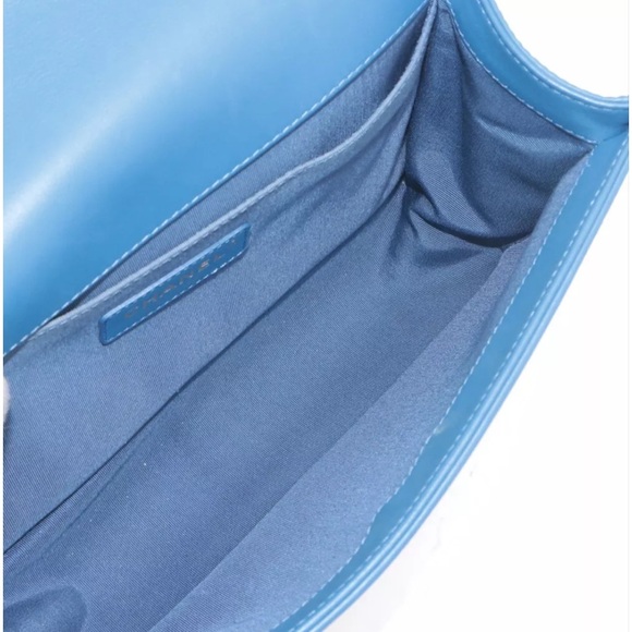 CHANEL BOY Chain Quilted Shoulder Bag Medium - Picture 8 of 10